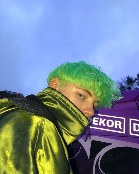 Green Hair Men, Neon Green Hair, Dyed Hair Men, Catty Noir, Neon Hair, Men Hair Color, Grunge Hair, 인물 사진, Boy Hairstyles