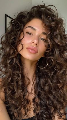 Framing Curly Hair, Haïr Style Curly Hair, Face Framing Curly Hair, Curly Hair Looks, Style Curly Hair, Ladies Hairstyles, Curly Cut, Natural Curly Hair Cuts, Highlights Curly