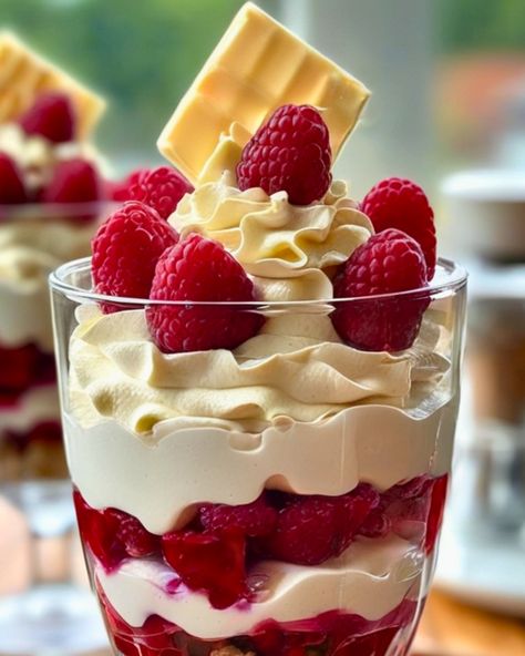 Parfait Flavors, Punch Bowl Cake Recipe, Raspberry Parfait, Punch Bowl Cake, Raspberry Compote, Chocolate Parfait, Dessert Hacks, Raspberry White Chocolate, Spring Food