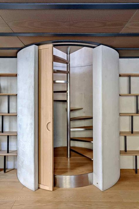 Minimalist Wood Furniture, Spiral Stairs Design, Staircase Interior Design, Salvaged Doors, Escalier Design, Floating Shelves Bathroom, Cool Tree Houses, Stairs Architecture, Stairway Design