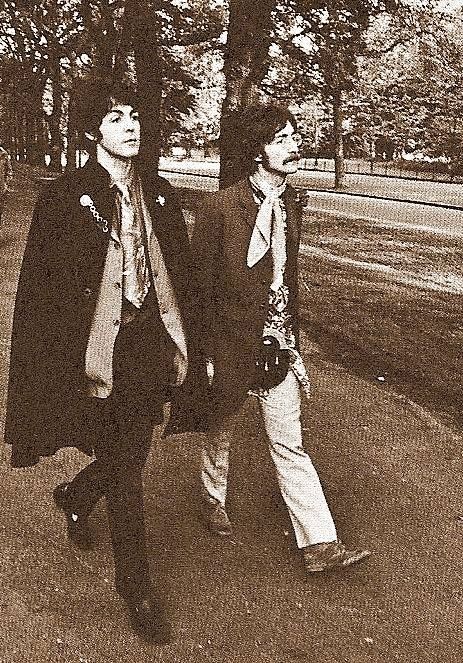 Paul McCartney and John Lennon Muzică Rock, Beatles Quotes, With The Beatles, John Lennon Paul Mccartney, Beatles Love, Lennon And Mccartney, Beatles Photos, Beatles Pictures, Beatles Fans