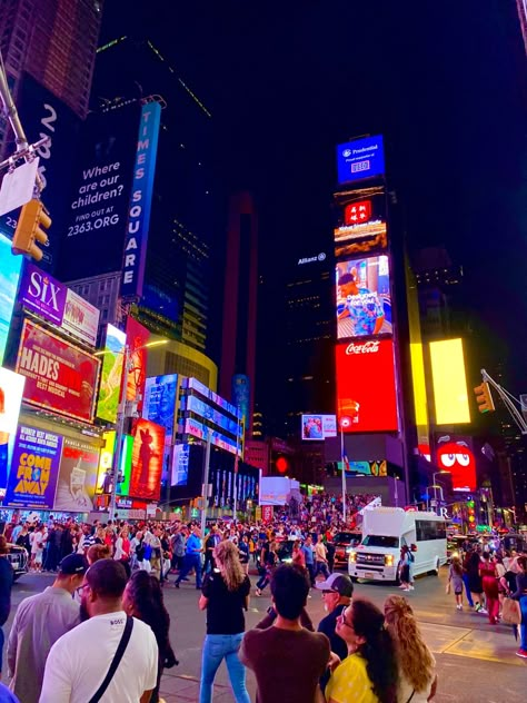 City Billboard Aesthetic, Broadway Nyc Aesthetic, Nyc Billboard Aesthetic, Retro City Aesthetic, Timesquare New York City, Nyc At Night Aesthetic, Timesquare Aesthetic, Night Flight Aesthetic, Billboard Aesthetic