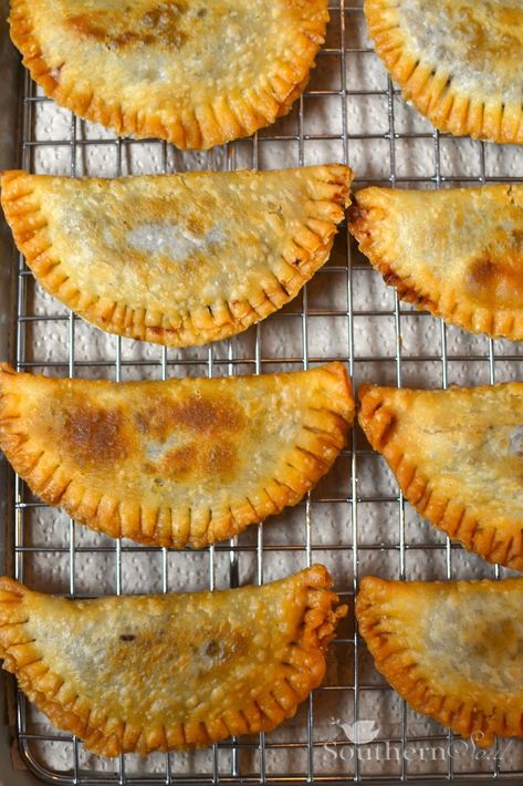 Empanadas Pumpkin, Fried Pies Recipe, Fruit Hand Pies, Fried Hand Pies, Pies Chocolate, Cherry Pies, Cherry Hand Pies, Chocolate Tarts, A Southern Soul