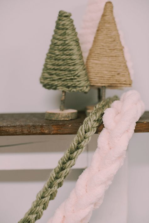 Make a stylish DIY Finger Knit Garland with chunky yarn. Create a cozy and trendy home decor piece effortlessly! Yarn Wrapped Christmas Tree Diy, Christmas Tree Yarn Garland, Yarn Garland Diy, Yarn Gnomes Diy, Yarn Christmas Tree Diy, Yarn Trees Christmas, Diy Yarn Garland, Knit Garland, Christmas Tree Yarn