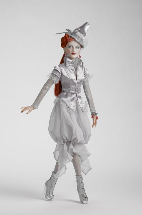 Tin Man Costumes, Wizard Of Oz Musical, Wizard Of Oz Dolls, Wizard Of Oz Characters, Heart On My Sleeve, Tin Man, Halloween Doll, Diy Valentines Gifts, Doll Stands