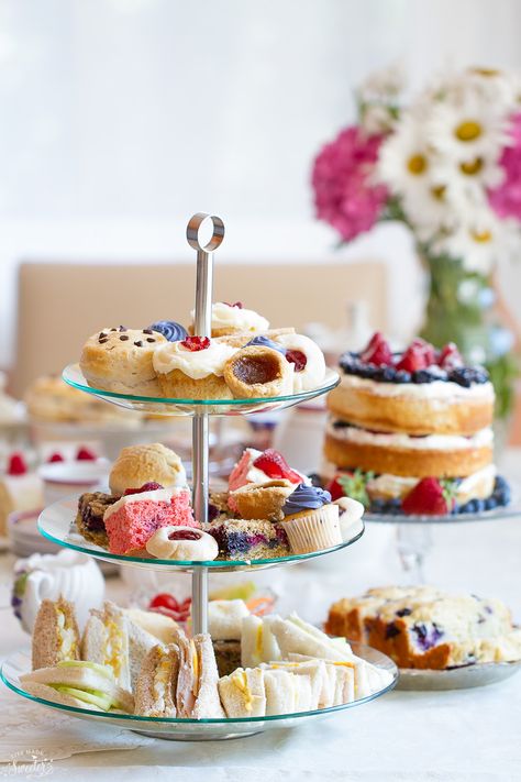 How to Throw The Perfect Summer Afternoon Tea Party Tea Party Ideas For Adults, Summer Afternoon Tea, Tea Party Desserts, Tea Party Menu, Party Ideas For Adults, Tea Party Ideas, English Tea Party, Afternoon Tea Party, Party Sandwiches