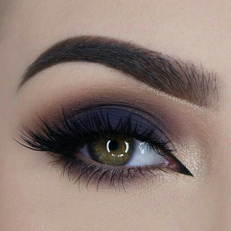 Glasses Eye Makeup, Classic Makeup Looks, Blue Smokey Eye, Makeup Tip, Classic Makeup, Make Up Inspiration, Simple Eye Makeup, Makijaż Smokey Eye, Makeup Hacks