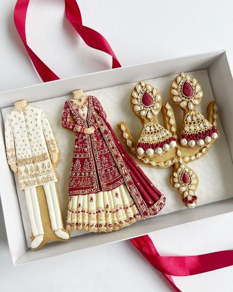 IG: ivoryflourcakes Custom Cookies Wedding, Diwali Baking, Wedding Dresses Lace Sleeves Modest, Diwali Cookies, Mehndi Stage Decor, Wedding Cookie Ideas, Mehndi Event, Mehndi Stage, Mehandi Outfits