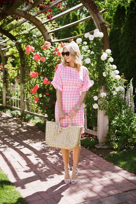 The Southern Prep Aesthetic: Photo Summer Gingham, Ivory Lane, Preppy Mode, Alexandra Pereira, Adrette Outfits, Pink Gingham Dress, Southern Fashion, Preppy Spring, Southern Outfits