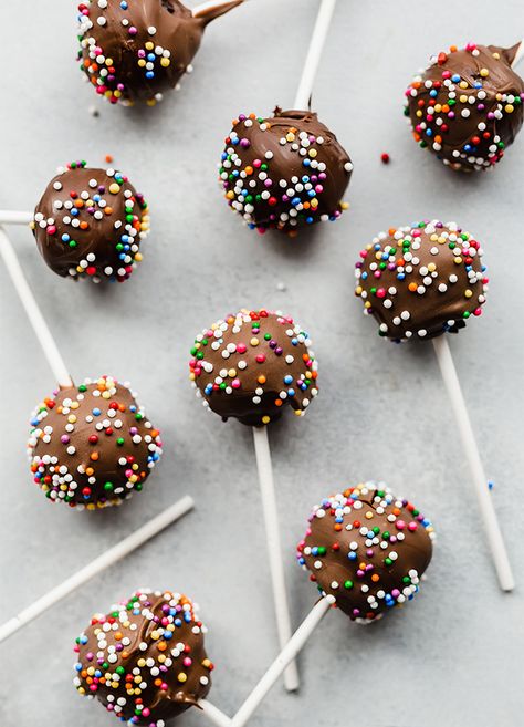 Chocolate For Cake Pops, Cake Pops Recipe Easy, Chocolate Cake Pops Recipe, Low Calorie Cake, Cake Pops Recipe, Cake Pop Recipe Easy, Chocolate Cake From Scratch, Homemade Chocolate Frosting, Lollipop Cake