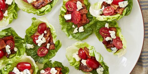 For a refreshing party snack or appetizer, make these bacon and cheese lettuce cups. Serve this up as a salad ahead of dinner, or at your next cookout or summer party. Picknick Snacks, Summer Picnic Food, New Year's Eve Appetizers, Easter Appetizers, Lettuce Cups, Superbowl Snacks, Healthy Low Carb Recipes, Low Carb Dinner Recipes, Picnic Food