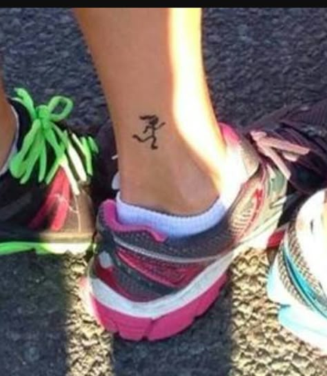 Run Running Girl Tattoos, Run Tattoo, Running Tattoos, Marathon Tattoo, Running Tattoo, Shoe Tattoos, Tattoo Coverup, Female Runner, Perfect Tattoo