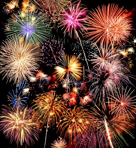 Fireworks in July. Fogo Gif, Photographing Fireworks, Fireworks Photography, Fire Works, Happy New Years Eve, Fireworks Show, Happy Fourth Of July, Bonfire Night, Fireworks Display