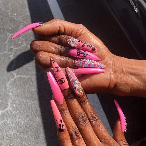 Image may contain: one or more people and closeup American Manicure Nails Acrylic, American Manicure Nails, Boss Nails, American Manicure, Funky Nail Art, Pink Manicure, Drip Nails, Claw Nails, Rave Bra