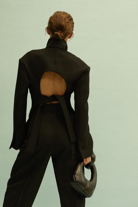 A.W.A.K.E. MODE Spring 2022 Ready-to-Wear Collection | Vogue Backless Suit, Awake Mode, Hakama Pants, Japanese Costume, Fashion Catalogue, Fashion Show Collection, Mode Fashion, Fashion Collection, Fashion Designer