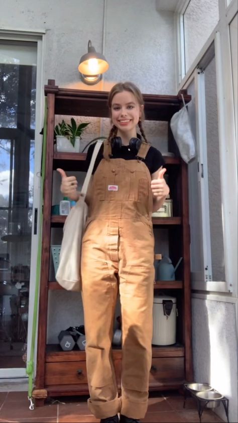 Tan Carhartt Overalls Outfit, Overalls Outfit Brown, Women’s Carhartt Outfit, Carhartt Overalls Women Outfit, Carhartt Overalls Women, Brown Overalls Outfits, Carhartt Overalls Outfit, Carhartt Outfits, Women In Suspenders