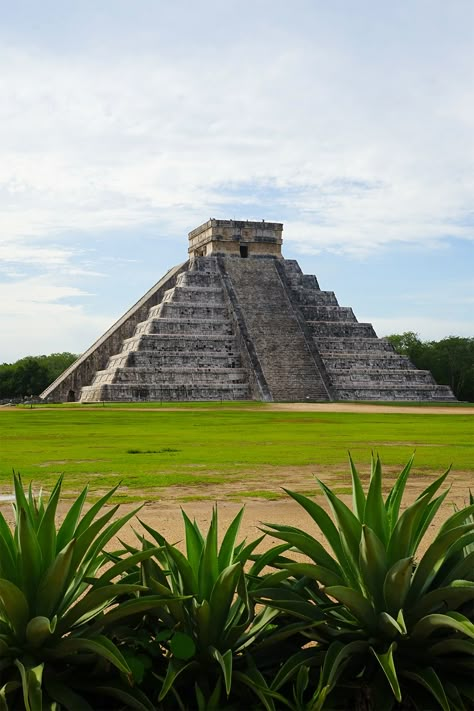 Mayan Temple Art, Mexico Temple, Maya Temple, Maya Architecture, Mayan Pyramids, Mayan Architecture, Mexico Holiday, Aztec Temple, Mayan Temple