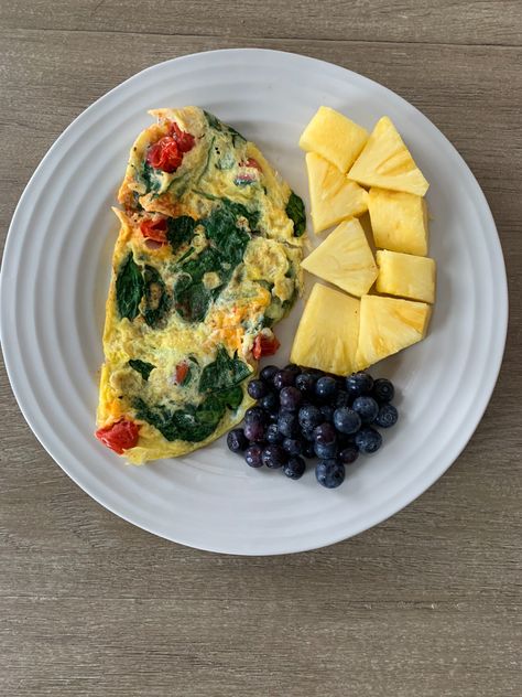 Scrambled Eggs With Spinach And Tomato, Healthy Omlet, Tomatoes And Eggs, Scrambled Eggs With Spinach, Spinach Omelet, Egg Omelet, Healthy Breakfast Recipe, Spinach Egg, Healthy Breakfast Recipes Easy