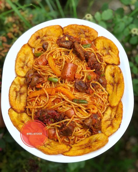 #jollofspaghetti #spaghetti #foodphotography #nkskitchen #kitchenqueen #Nigeriandelicacies #Naija #african #instafood #instagood… Jollof Spaghetti, African Recipes Nigerian Food, Kitchen Queen, Nigerian Food, Always Hungry, Spaghetti Recipes, African Food, Interesting Food Recipes, Tasty Dishes