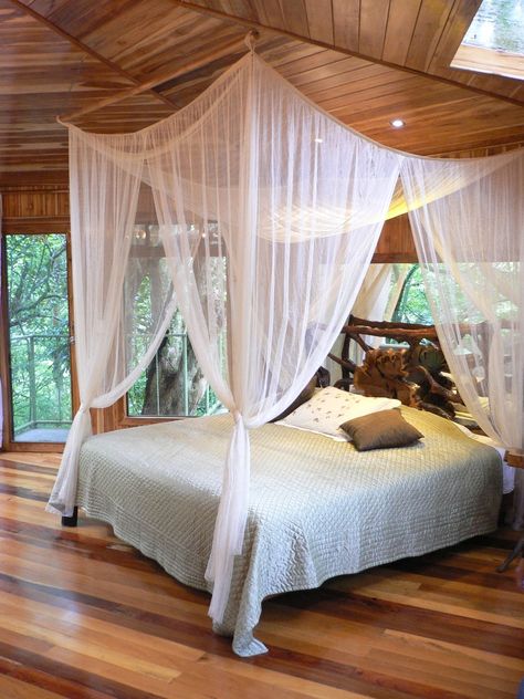 Tree House Hotel in Costa Rica Log Cabin Bedroom Ideas, Log Cabin Bedroom, Canopy Bed Ideas, Design Ložnic, Summer Bedroom, Cabin Bedroom, Modern Luxury Bedroom, Bed Tent, Canopy Bed