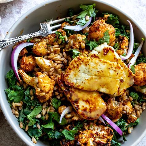 Halloumi Farro Bowls With Maple Dijon Dressing - Sailor Bailey Farro Bowls, Farro Bowl, Maple Dijon Dressing, Easy Nutritious Meals, Grain Salads, Sailor Bailey, Farro Recipes, Bowl Meals, Dijon Dressing