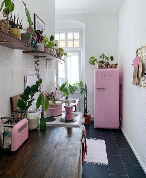 Pink Boho Kitchen, Pink Smeg, Kitchen Smeg, Bohemian Style Interior, Bohemian Kitchen, Home Improvement Loans, Bohemian Inspiration, Budget Home Decorating, Bohemian Interior