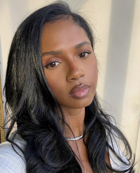 Brown Eyebrows Black Women, Straight Eyebrows, Naturally Pretty, Minimal Makeup, Stunning Makeup, Black Femininity, Pretty Faces, Soft Glam, Makeup For Black Women