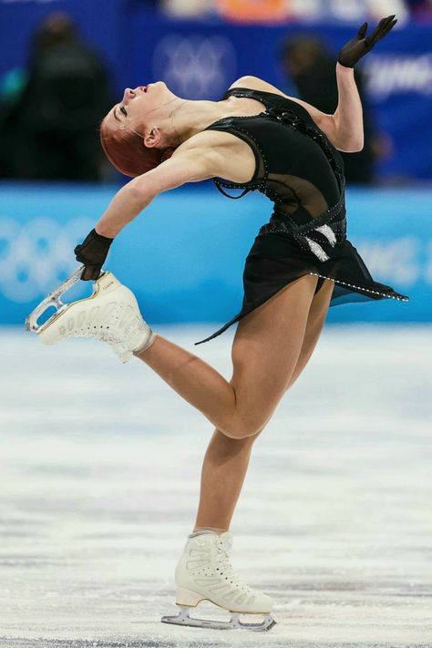 Alexandra Trusova Cruella, Ice Skating Photography, Mariah Bell, Ice Skating Pictures, Figure Skating Olympics, Skating Pictures, Sasha Trusova, Figure Ice Skates, Russian Figure Skater