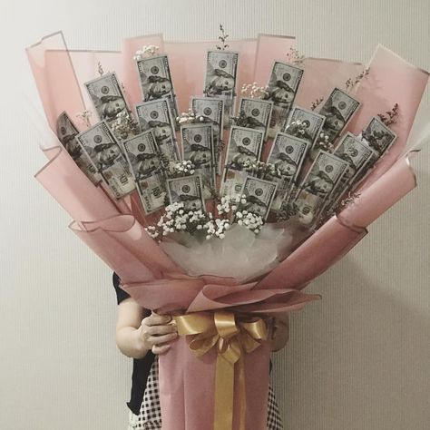 Catatan Aestetic, Cash Aesthetic, Bucket Uang, Korean Bouquet, Bouquet Money, Money Bouquets, Graduation Party Checklist, Edible Bouquets, Party Checklist