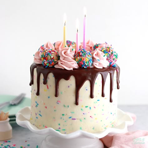 4 Layer Cake Birthday, Dual Birthday Cake Ideas, Sweet One First Birthday Smash Cake, Second Birthday Cake Ideas, Funfetti Cake Decoration, Cake With Chocolate Decoration, Funfetti Buttercream, Chocolate Birthday Cake Ideas, Birthday Cake Simple