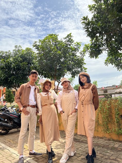 Earthtone Outfits Earth Tones, Earth Tone Outfits Korean, Earth Tone Hijab, Earthtone Outfits, Outfit Earth Tones, Outfit Cowok, Korean Ootd, Family Potrait, Ootd Vintage