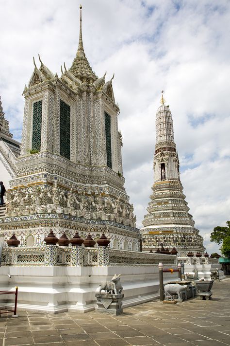 Wat Arun Bangkok, Filipino Clothing, Wat Arun, Beautiful Churches, Visual Board, Urban Sketching, Thailand Travel, Painting Tutorial, Buddhism