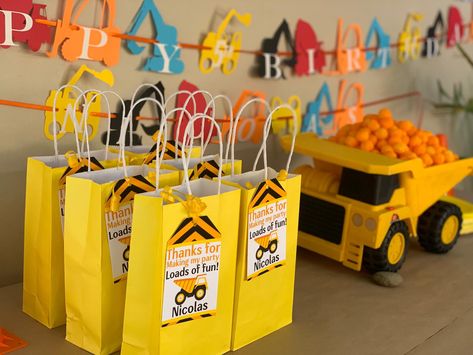 Construction Theme Birthday Party Cake, Construction Birthday Party Cake, Kids Construction Cake, Construction Zone Birthday Party, Construction Party Cakes, Construction Birthday Party Food, Construction Themed Birthday Party, Construction Birthday Cake, Truck Theme Birthday