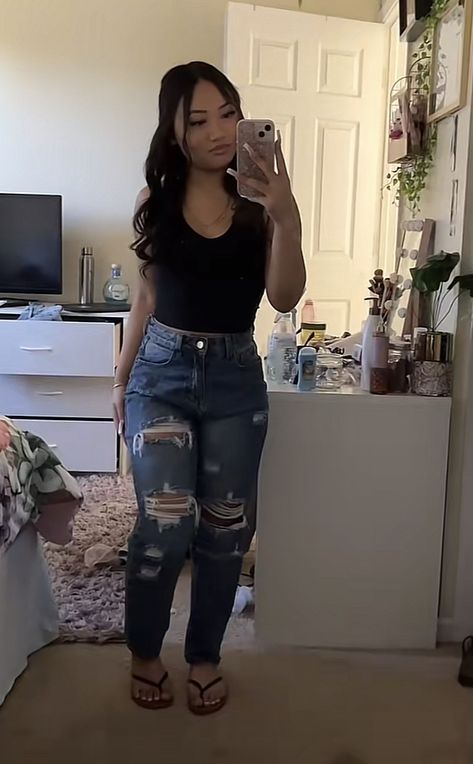 Casual Fair Outfit, Outfit Indoors School, Barbecue Outfit Casual Summer, Small Jacket Outfit, Brunch Outfit Jeans Heels, Outfits For Latinas, Stylish Outfits For School, Sandle Outfits, Outfits With Chanclas