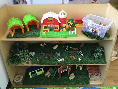 Farm Block Center Preschool, Farm Display Eyfs, Farm Small World Play, Farm Kindergarten, Eyfs Nursery, Block Center Preschool, Farmer Duck, Childcare Environments, Creative Curriculum Preschool