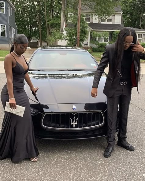 Fem And Stem Couple, Wlw Prom Outfits, Stud Prom Outfit, Black Prom Couples, Black Prom Couples Outfit, Lesbian Prom Pictures, Tomboy Prom, Gay Prom Outfits, Couple Prom Outfits