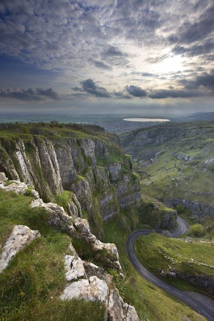 Cheddar Gorge in Somerset Cheddar Gorge, Winding Road, England And Scotland, Alam Yang Indah, English Countryside, Somerset, Natural Wonders, Beautiful Landscapes, Wonders Of The World