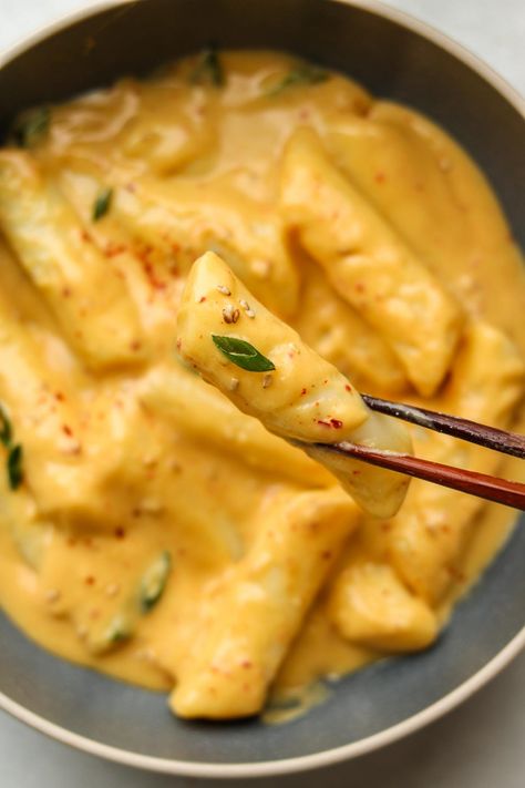 Vegan Cheese Tteokbokki (Cheesy Korean Rice Cakes) - Okonomi Kitchen Cheese Tteokbokki, Spicy Cheese Sauce, Korean Rice Cakes, Tteokbokki Recipe, Korean Rice Cake, Rice Cake Recipes, Spicy Cheese, Korean Rice, Cheesy Recipes