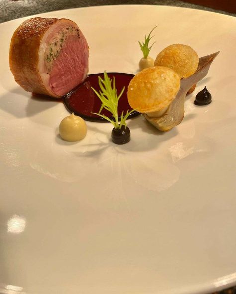 Lamb Fine Dining Plating, Lamb Main Course Fine Dining, Lamb Saddle Fine Dining, Lamb Fine Dining, Pork Tenderloin Plating Ideas, Roasted Plantains, Striploin Steak, Gastronomic Food, Fine Dining Plating