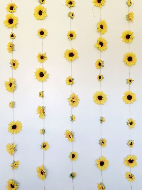 Summery Sunflower Garland / College Room Decor / High Quality Sunflowers Crafts, Sunflower Projects, Sunflower Reception, Diy Sunflowers, Sunflower Classroom, Sunflower Ideas, Sunflower Room, Diy Sunflower, Decorative Chandelier