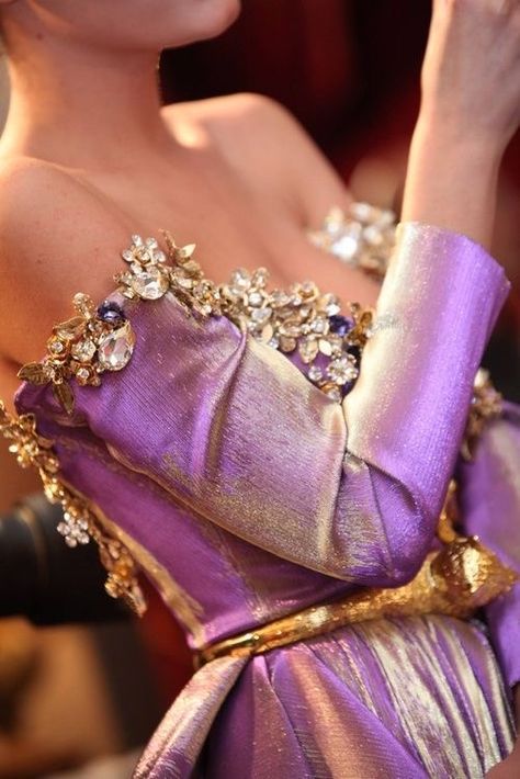 Era Victoria, Couture Mode, Princess Aesthetic, Looks Vintage, Beautiful Gowns, Shades Of Purple, Fancy Dresses, Fashion Details, Purple Dress