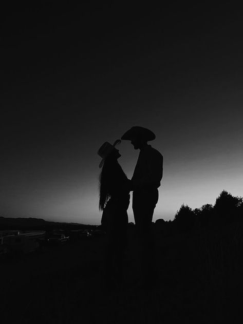 Old West Romance, Cowboy Romance Aesthetic, Dark Western Aesthetic, Cowboy Photoshoot, Western Photoshoot Ideas, Goth Cowboy, Country Couple Pictures, Country Couple, Chestnut Springs