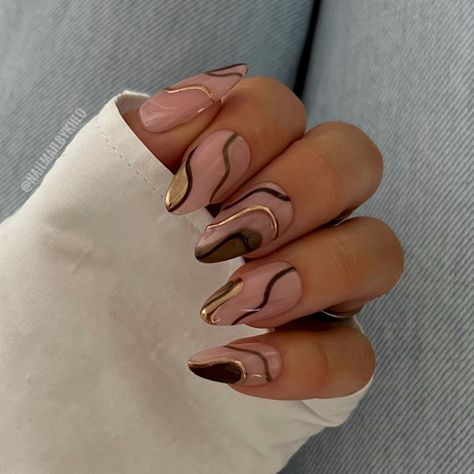 Abstract Gold Waves, , Trendy Fall Nails, autumn nails, autumn nail designs, fall color nails Brown Nails With Gold Design, Cute Brown Fall Nails, Brown Wavy Nails, Brown And Chrome Nails, Brown Wedding Nails, Natural Autumn Nails, Autumn Nails Ideas 2024, Fall Nails Baddie, Brown Chrome French Tip Nails