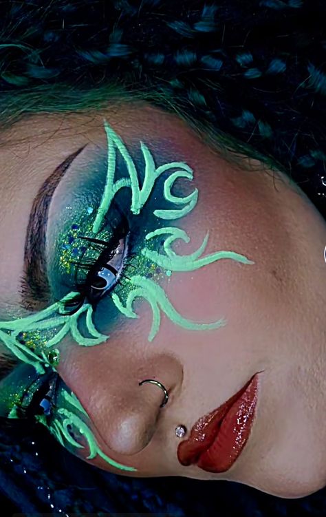 Dragon Eye Makeup, Dragon Makeup, Dragon Girl, Girl Halloween, Halloween Girl, Makeup Looks, Make Up, Halloween, Makeup