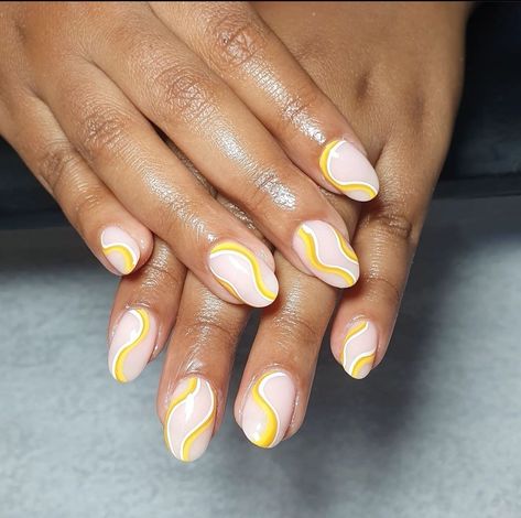 Brown hands folded over each other with rounded shaped nails covered in a pinkish base and swirls containing the colours white, yellow and mustard. Yellow And White Swirl Nails, Yellow Swirl Nails, March 2023 Nails, Abstract Line Nails, Round Shaped Nails, Line Nails, Swirl Nails, Minimal Nails Art, 2023 Nails