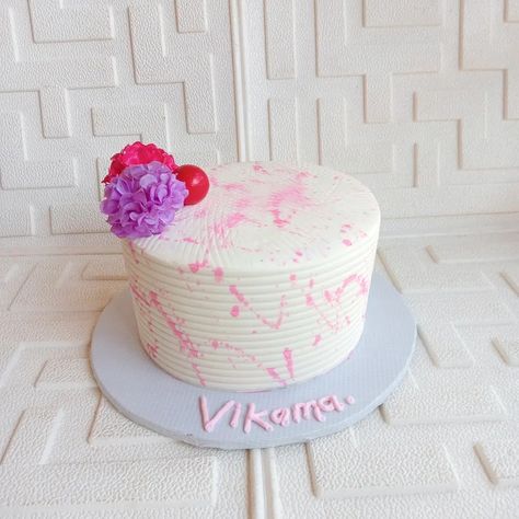 Swipe to see the beauty after adding a cake topper😍 I love the simplicity and I hope you do too👉🏼 DESCRIPTION Cake size: 7inch 2 layers Frosting: Buttercream Flavour: Vanilla & Red velvet To place an order, kindly send us a DM. #cakeforwoman #buttercreamcakes #abujacakestore #lugbebaker #bestcakeinabuja #abujaresidents #abujaparents👫 #abujapartyplanner #maycelebrants Two Layers Cake, Frosting Buttercream, Two Layer Cakes, Cake Sizes, Cakes For Women, Buttercream Cake, Layer Cake, Cake Topper, Butter Cream