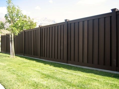 Trex Composite Fencing - Woodland Brown Privacy Fence Decorations, Backyard Privacy Fence, Brown Fence, Cheap Privacy Fence, Pagar Modern, Privacy Fence Designs, Timber Fencing, Backyard Privacy, Front Yard Fence