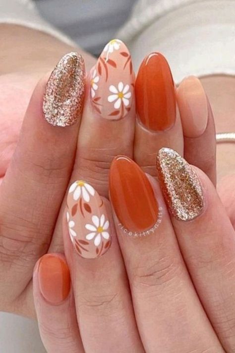 The autumn is here, and it’s time for orange nails to shine. Orange is the main color of fall, meaning it’s the perfect nail color for this season. It’s a very versatile color, too. Depending on your preferences, orange manicures can be bold and dramatic or subtle and chic. The best way to celebrate a new season is to treat yourself to a fresh manicure, so check out this list! Cute Simple Thanksgiving Nails, Gel Nails Fall Colors, Autumn Floral Nails, Orange Wedding Nails, September Nail Colors 2024, Thanksgiving Nail Ideas Acrylic, September Gel Nails, September Nail Ideas 2024, September Nails 2024