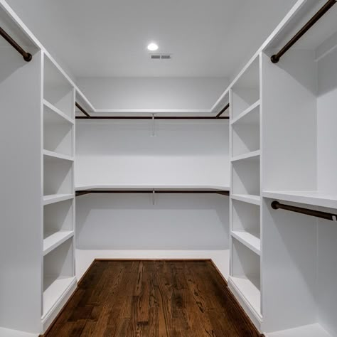 Diy Walk In Closet, Master Closet Design, Creative Closets, Closet Built Ins, Walking Closet, Dream Closet Design, Walk In Closet Design, Closet Design Layout, Closet Renovation