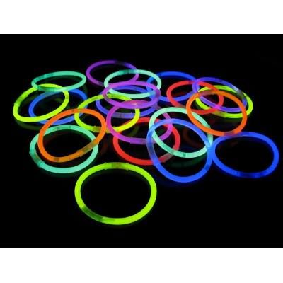 100 Pulseras Quimicas Colores Surtidos - $ 130,00 Glow Party Decorations, Glow Stick Wedding, Glow Stick Party, Neon Necklace, Glow Bracelets, Glow Light, Glowing Necklace, Glow Stick, Light Stick